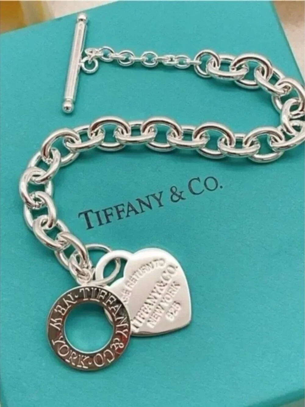 Tiffany & Co. Return to Tiffany Heart Tag Toggle Bracelet - Picture 2 of 5